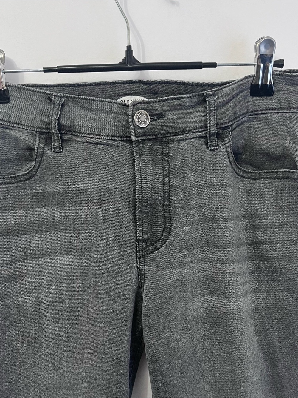 Old Navy Women's Faded Black Super Ajuste Skinny Jeans - Picture 3 of 11